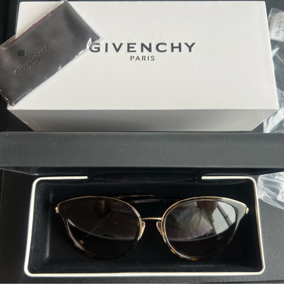 NWT Givenchy Women\'s Sunglasses with Case and Box main image 8